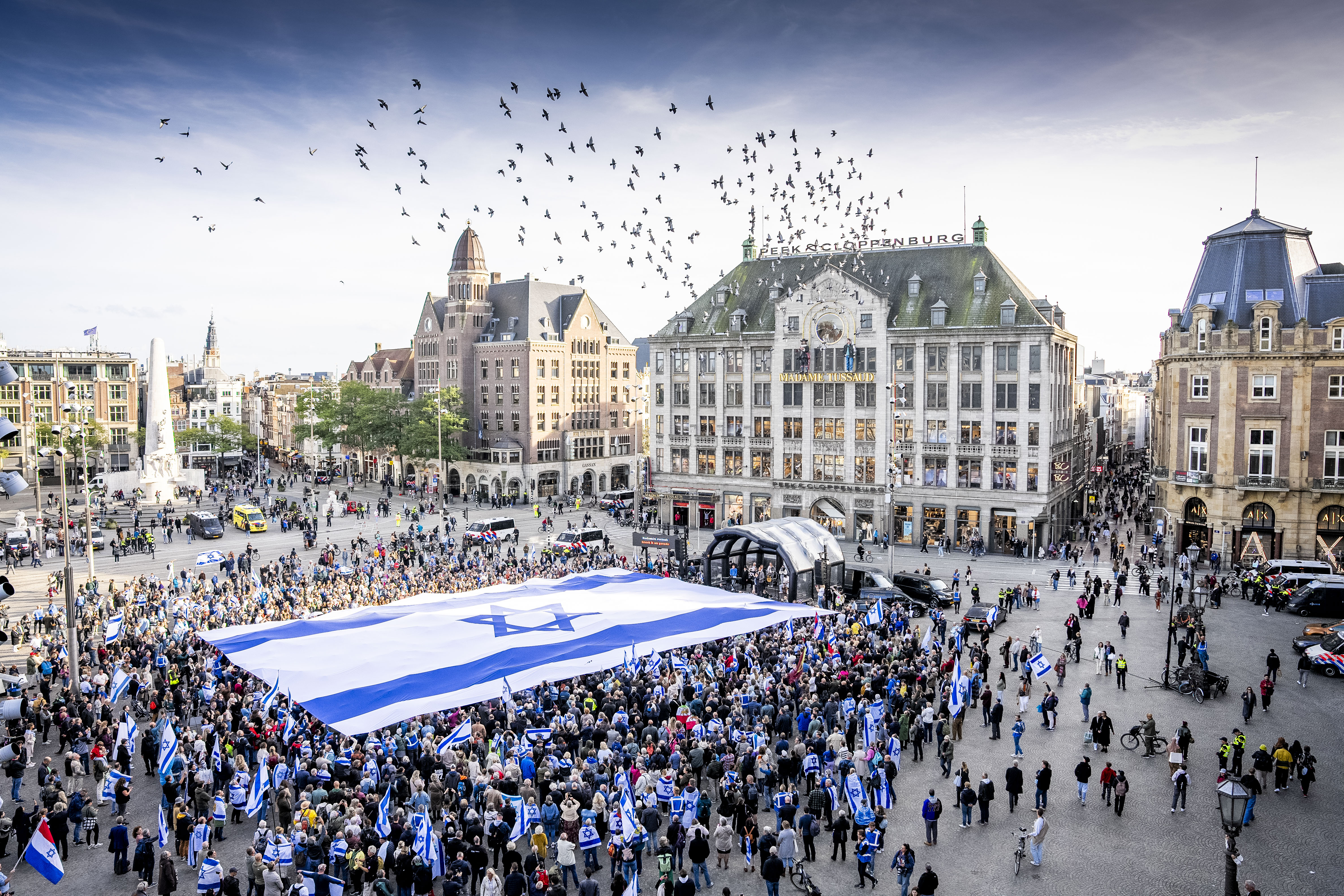 Met de bus vanuit Nijkerk naar manifestatie op de Dam