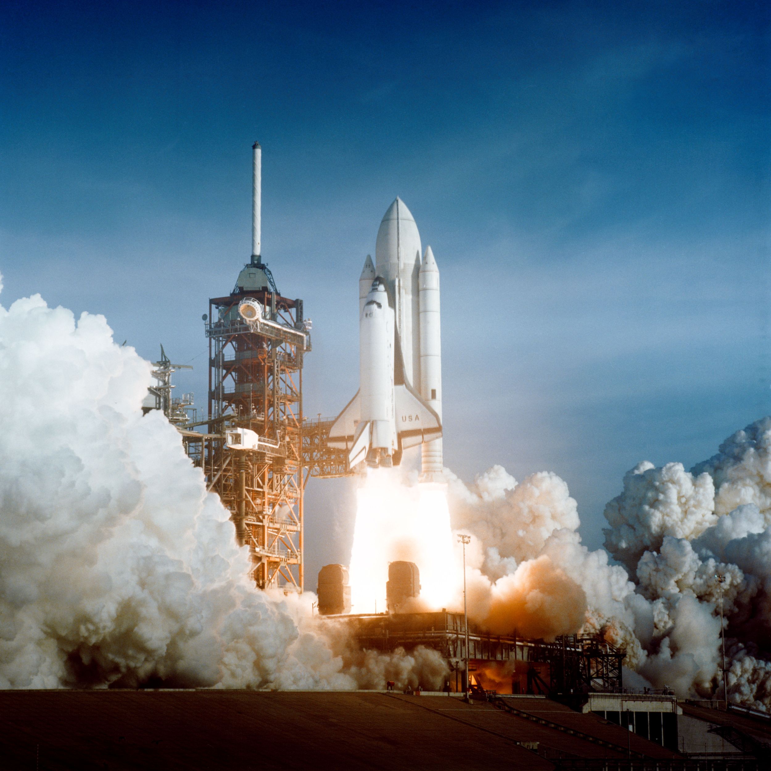 Space_Shuttle_Columbia_launching-STS1 (002)